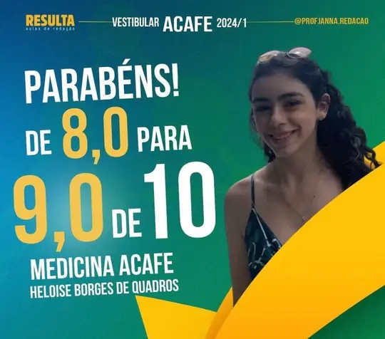 Aluna comemorando evolução de nota no vestibular ACAFE